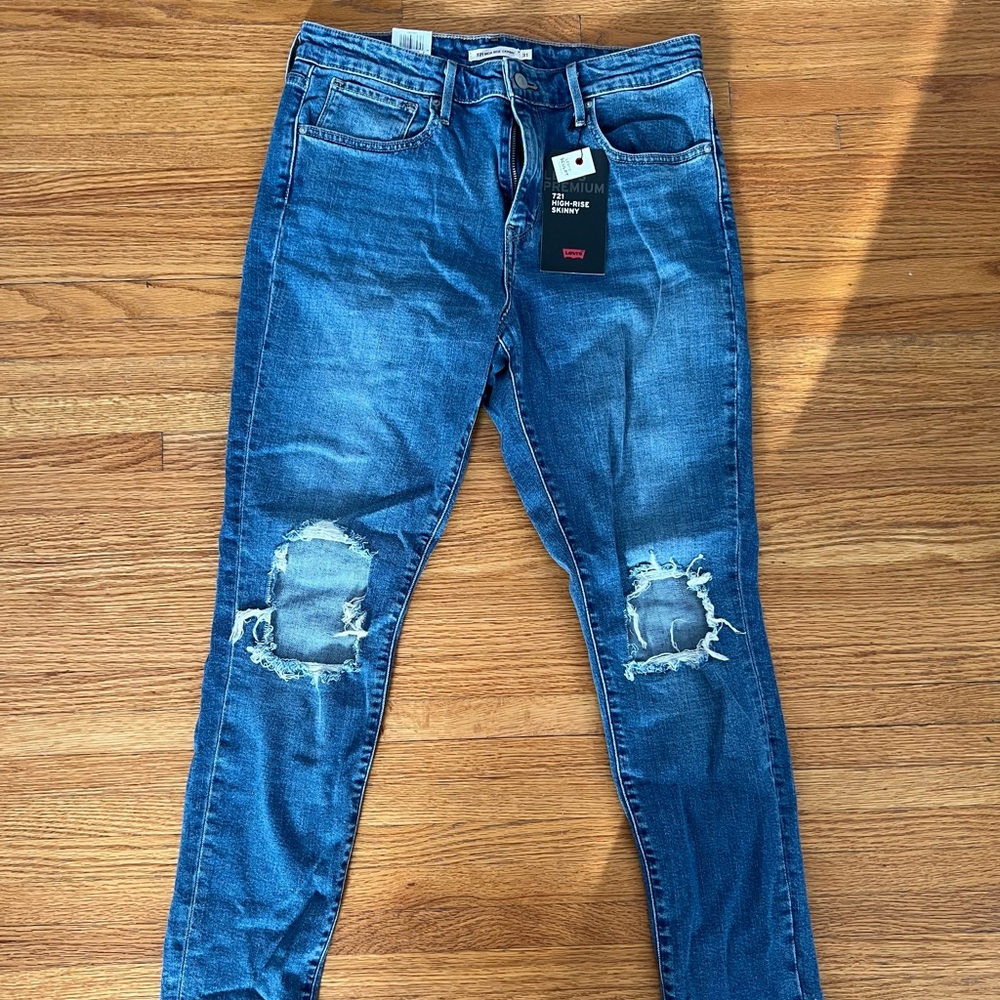 Levi’s 721 High-Rise Skinny Jeans